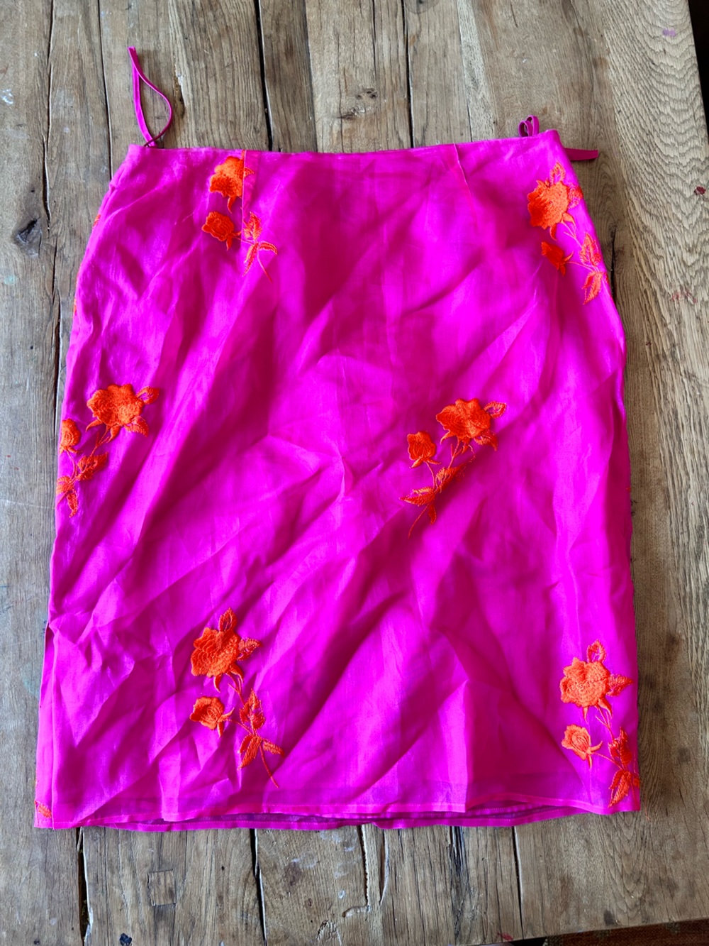 VTG 100% silk Sandra King Bright Pink Floral Embroidered Women’s Skirt 14